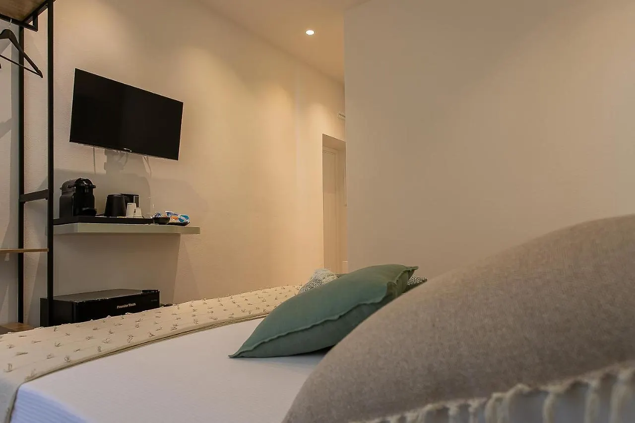 Brezza Marina Guest House contacts